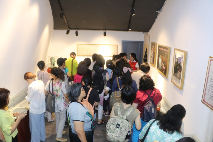 两岸教师参观常德会战纪念馆.jpg